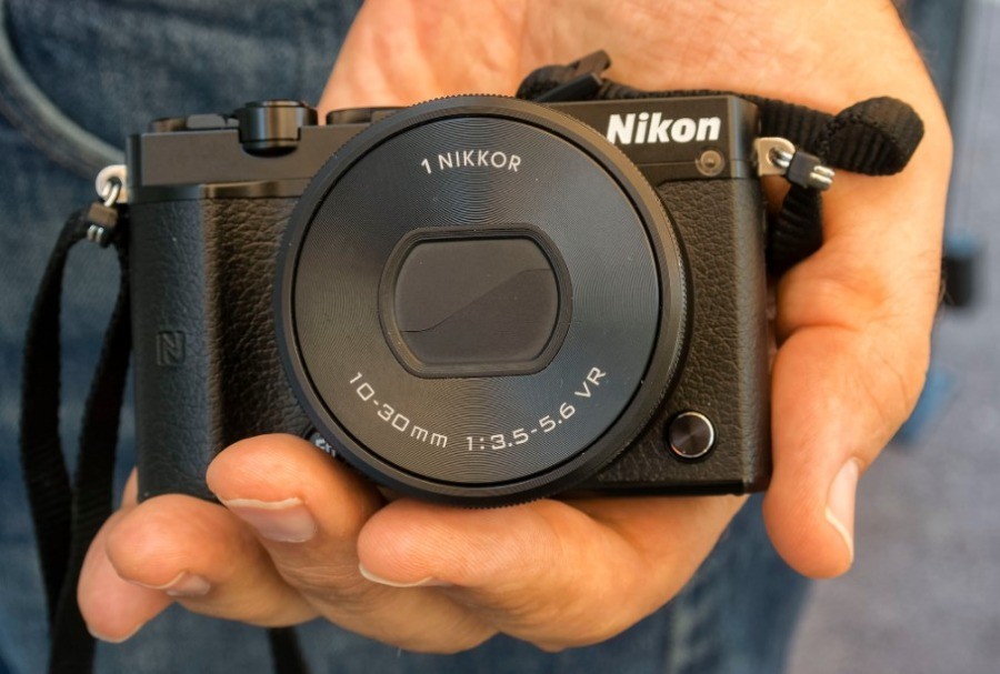 Kamera untuk Vlogger Pemula Nikon 1 J5