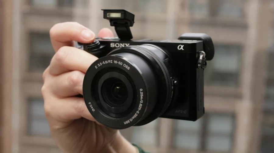 Kamera Youtuber Sony Alpha A6000